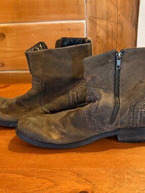 Bed Stu Revolution Distressed Leather Zippered Boots - Men's size 8